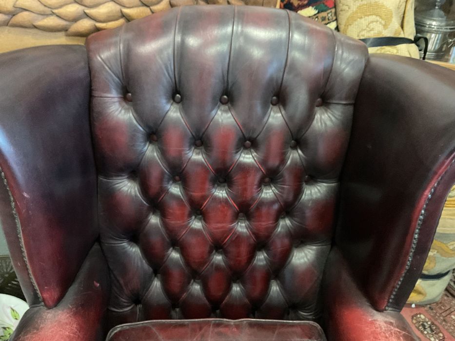 Cadeirao chesterfield cabedal castanho vintage ,discrição abaixo
