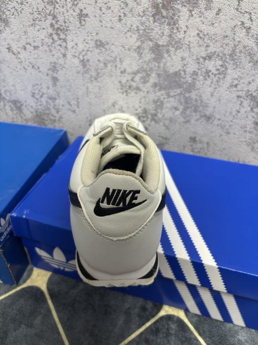 продам кроссовки Nike Cortez