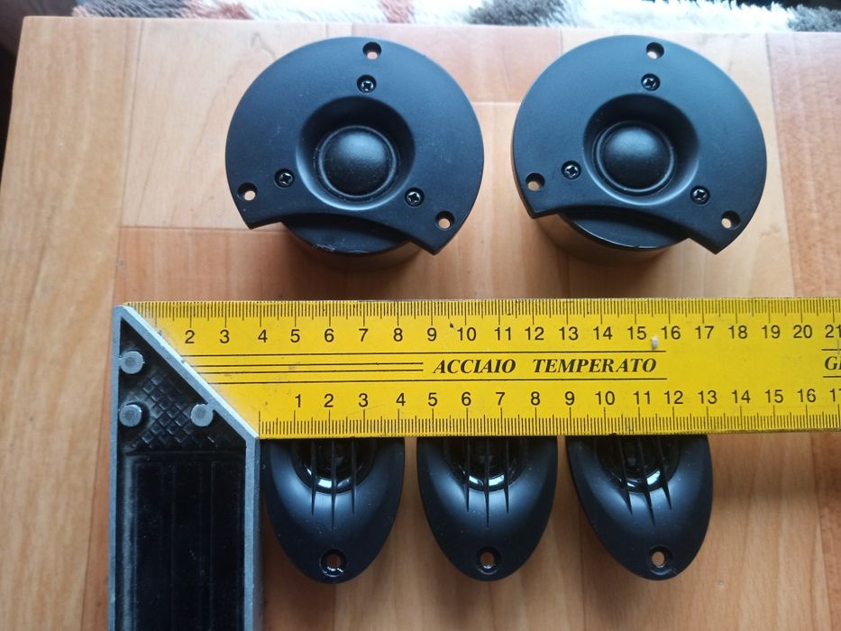 ВЧ динаміки, твітери овальної форми.