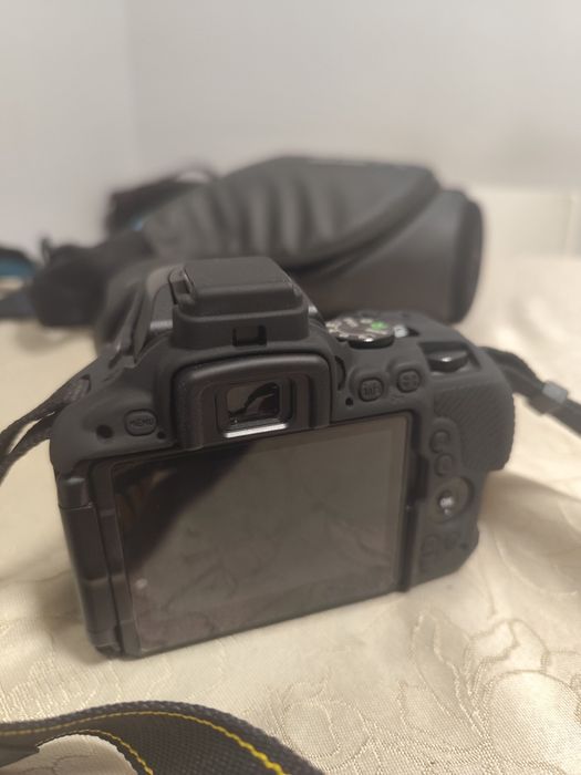 Nikon D5500 + 18–55 mm VR Lens + Storm-Proof Bag + Protective Cover64284487183491123