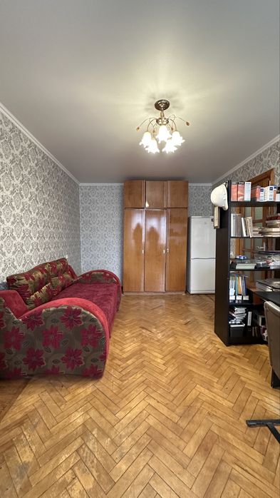 Продаж 2к в центрі міста неподалік Лебідь Плази.