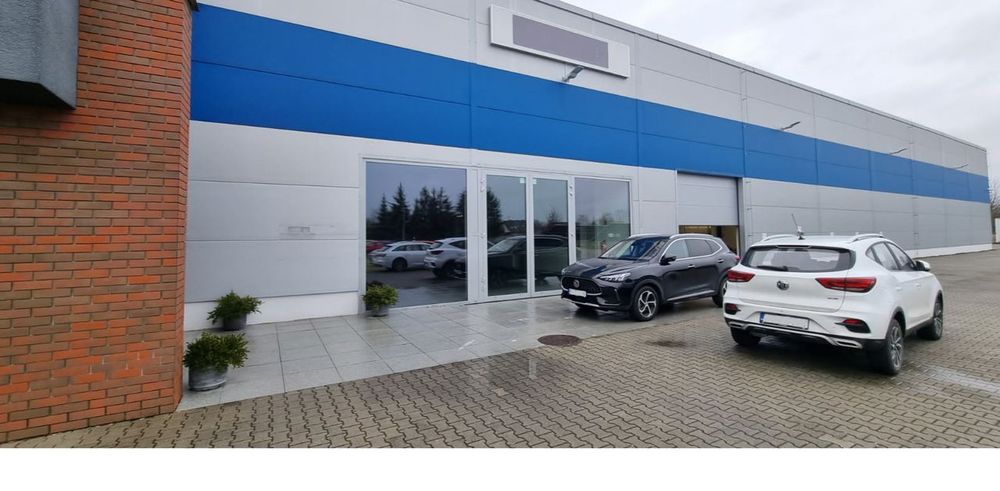 Przynosząca dochód nieruchomość inwestycyjna (hala, salon, działka)