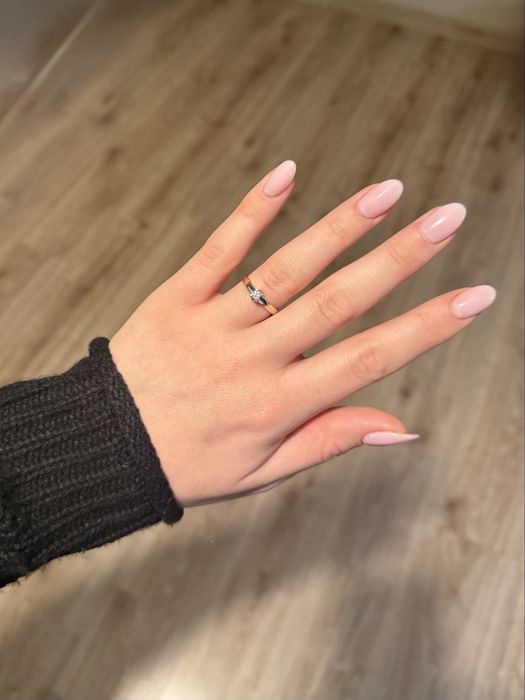 Sprzedam pierścionek z diamentem