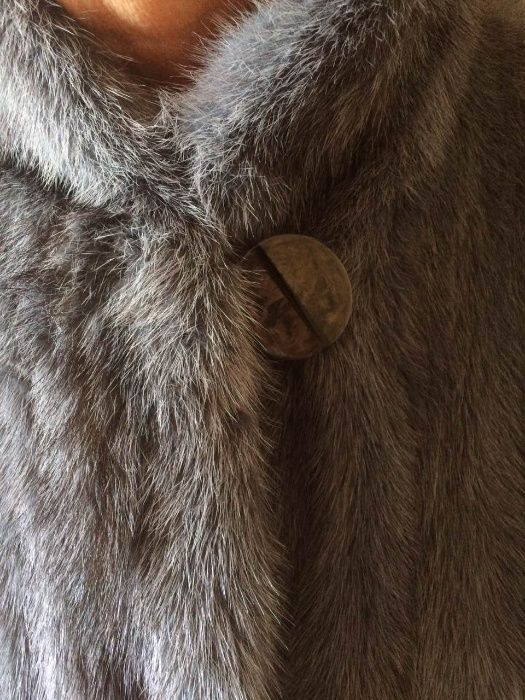 Продам норковую шубу р-р 52-54, за 1/2 реальной цены.