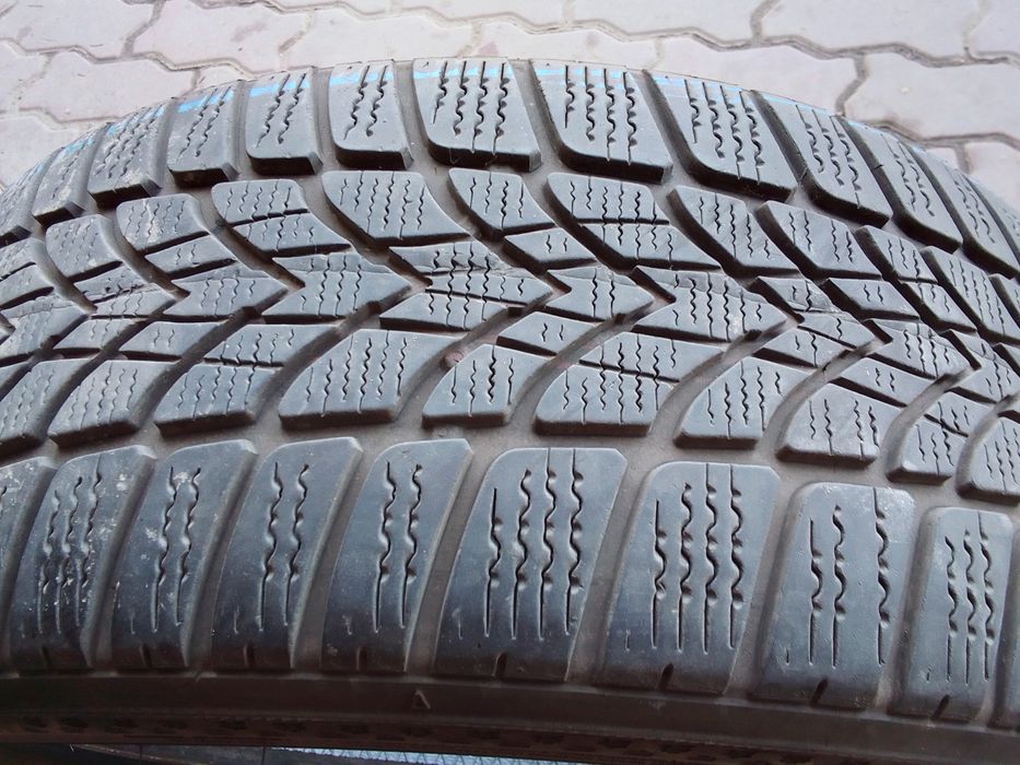 Opona zimowa 205/45r17 DUNLOP 2021r