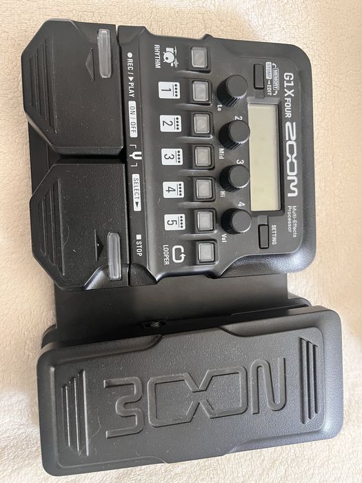 ZOOM G1X FOUR em exelente estado!
