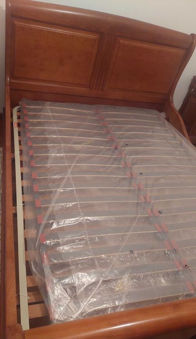 Venda cama e estrado só estes dois artigos( sem colchão )