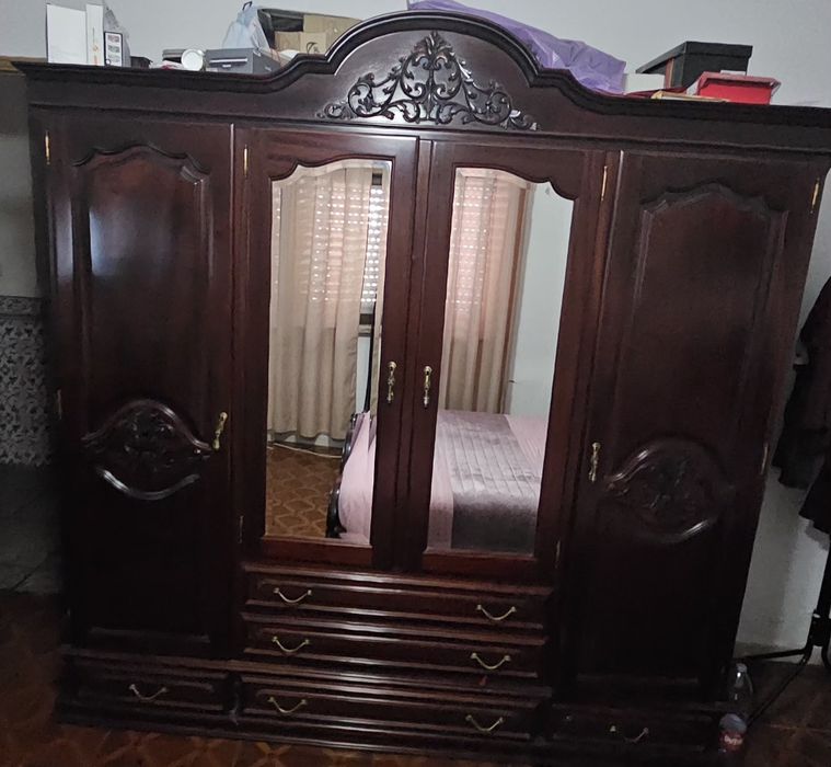 Mobília de quarto completa em mogno