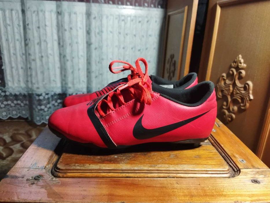 Бутсы футбольные Nike Phantom Venom Club Fg
