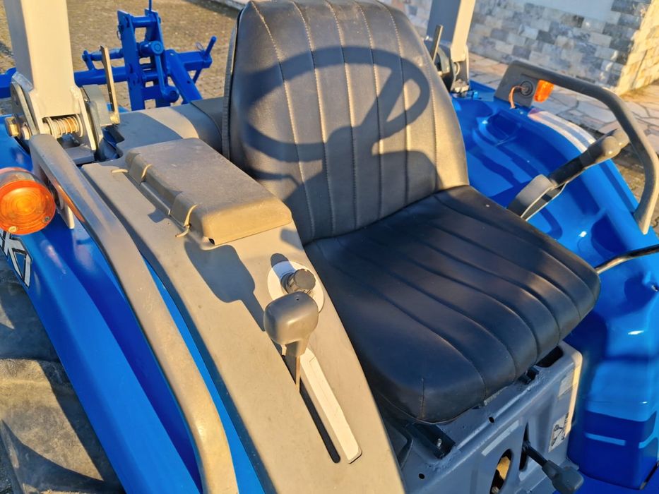 Trator iseki Sial 243 com direção assistida