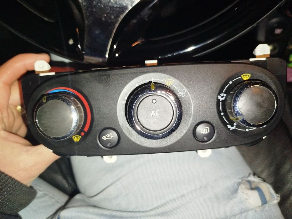 Botão sofagem/climatronic Clio 4