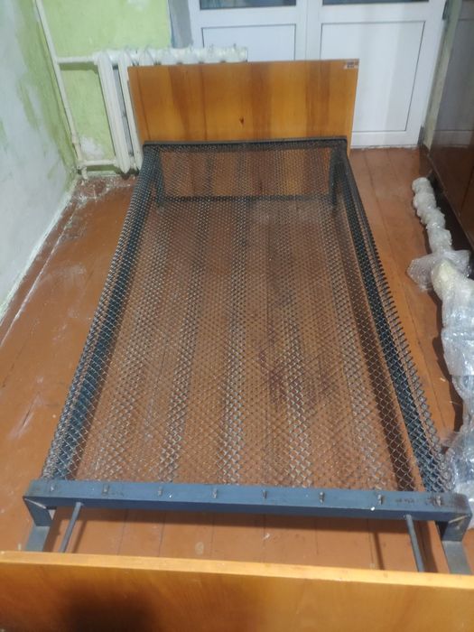 Ліжко односпальне  металеве на пружинній сітці 90х190