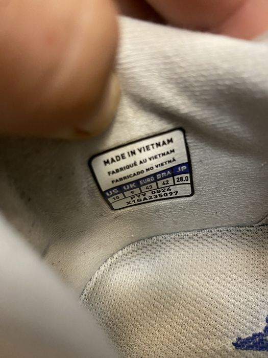 Волейбольні кросівки mizuno