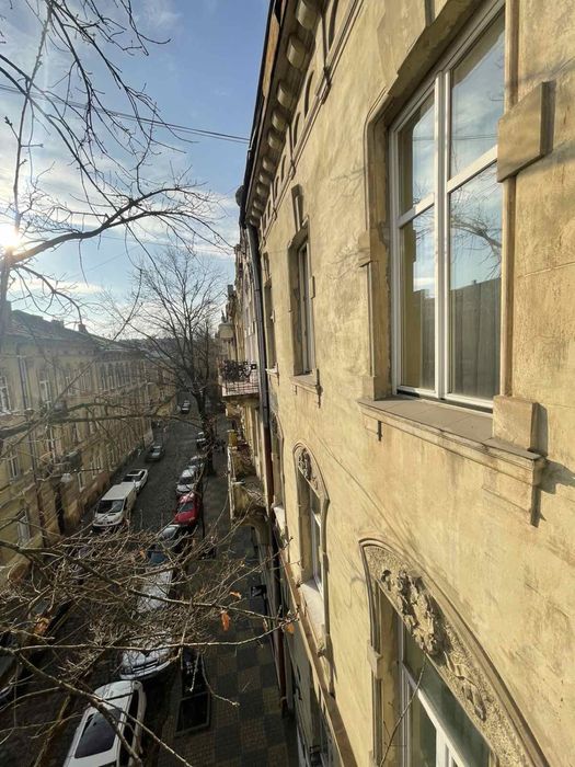 Продаж квартири в австрійському будинку франківський р-н