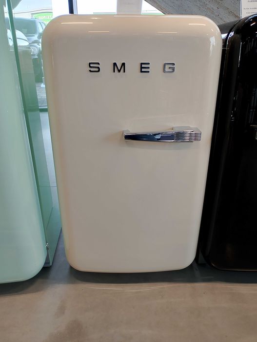 Chłodziarka Czarna SMEG Chłodnictwo AGD Lodówki Zamrażarki