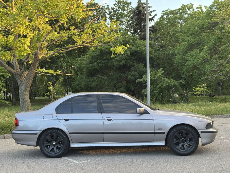 Продам BMW E39 528i