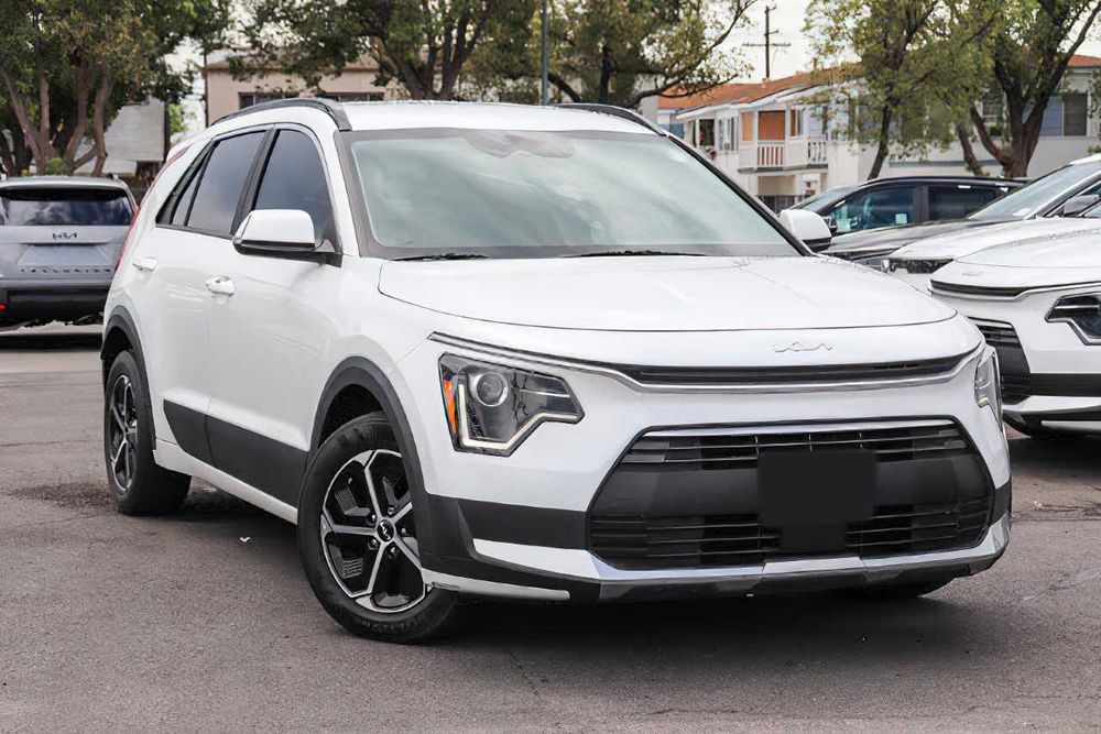Kia Niro EX Hybrid      2023