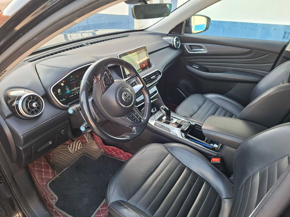 MG EHS luxury Plug In