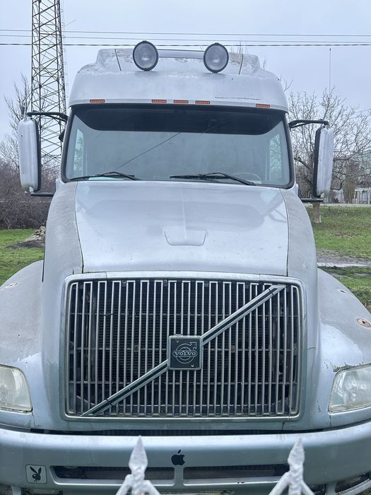 Тягач VOLVO VNL 660 2002р