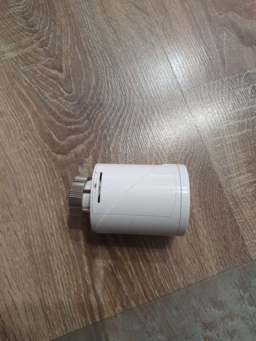 Głowica termostatyczna regulator temperatury na WiFi