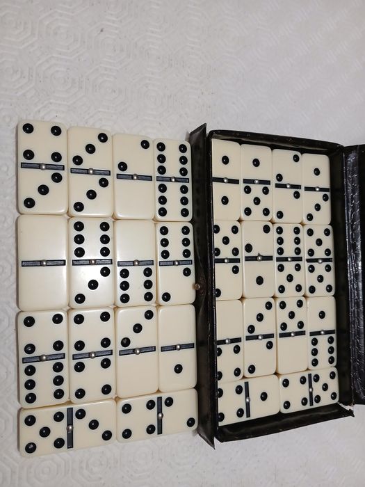 Caixa Com Dominó Completo