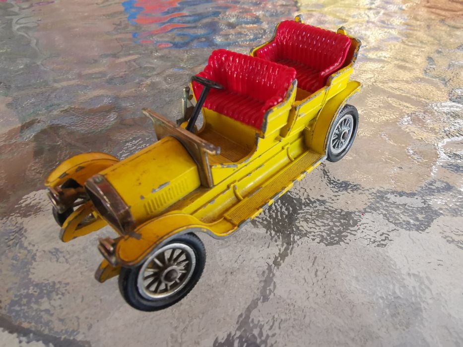 Miniaturas Lesney e Majorette para restaurar.