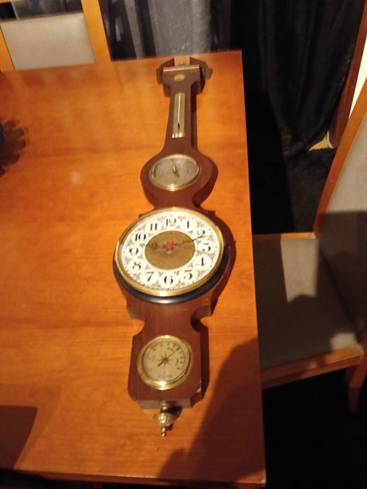 Vendo relógio de parede antigo