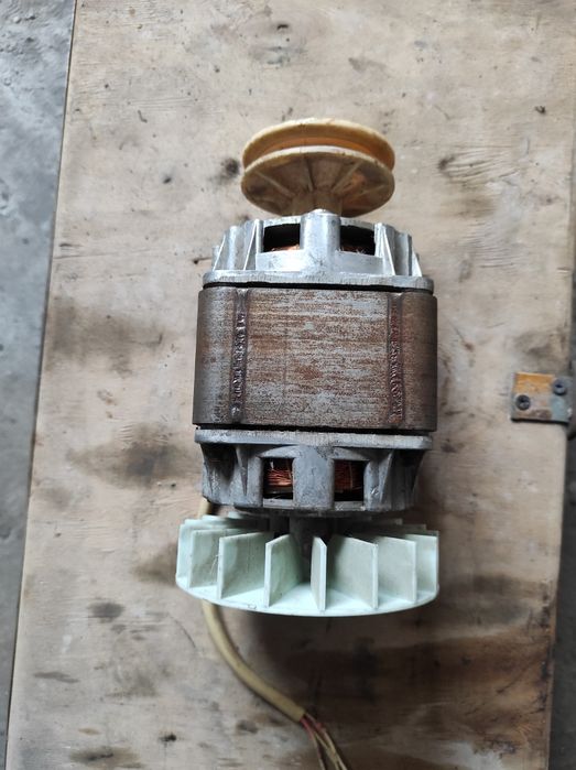 Електродвигун від пральної машини