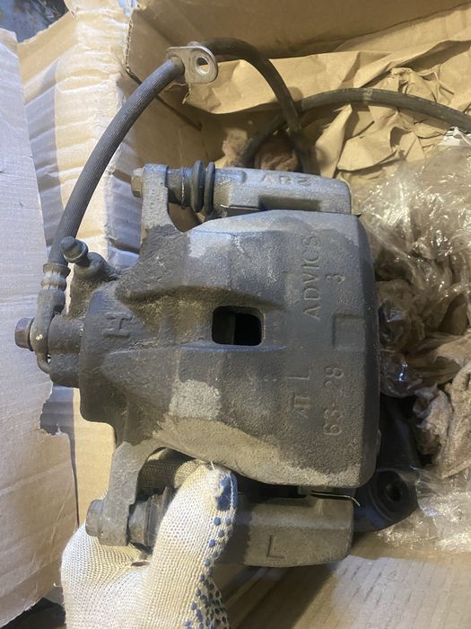 Передние тормозные суппорта camry 40