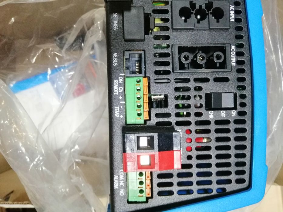 Інвертор із вбудованим зарядним  Victron Energy MultiPlus 24/500/10-16