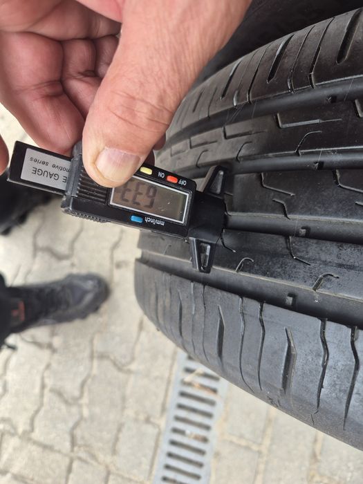 Opony Continental Eco Contact R17/215/55