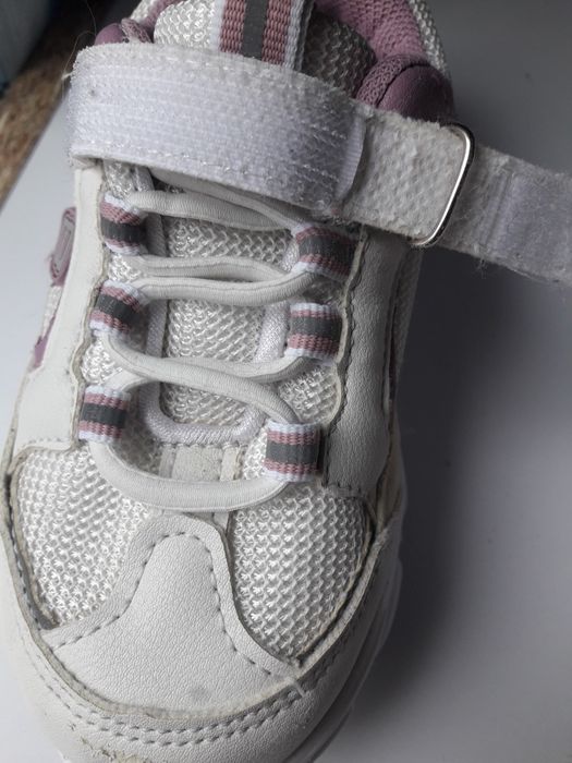 Детские кроссовки.