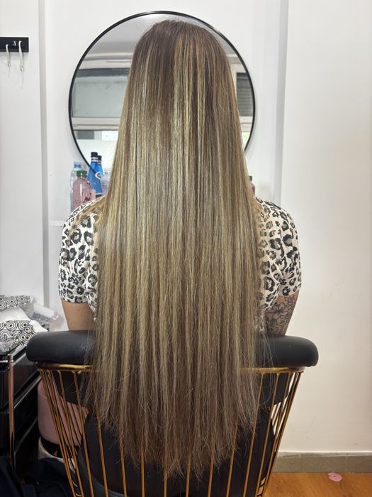 Przedłużanie  wlosów salon na Woli