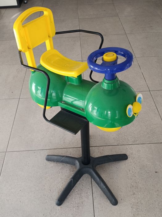 Cadeira criança para cabeleireiro.