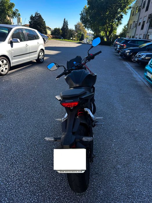 Honda CB125R 13700 km (Casaco, capacete e luvas)