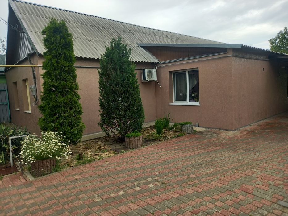 Будинок біля моря 114,6 кв м + гостьовий будинок 50 кв м з лазнею