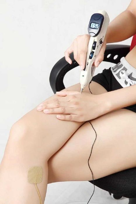 Акупунктурный прибор с поиском активных точек на коже