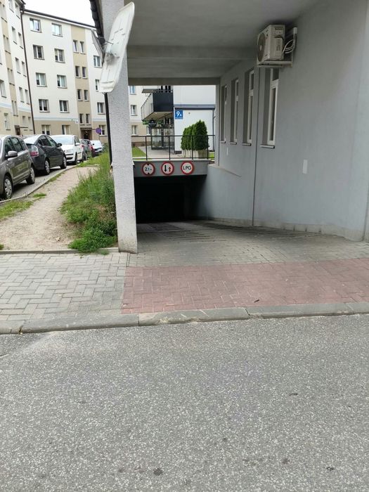 Wynajmę miejsce parkingowe na platformie w centrum - Widok 2