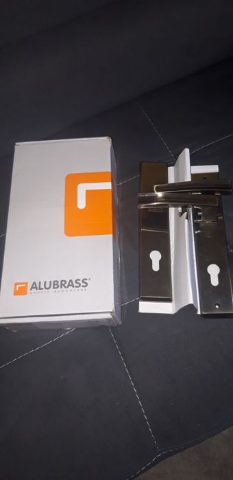 Klamka do drzwi nowa