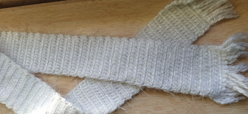 Cachecol branco com brilho