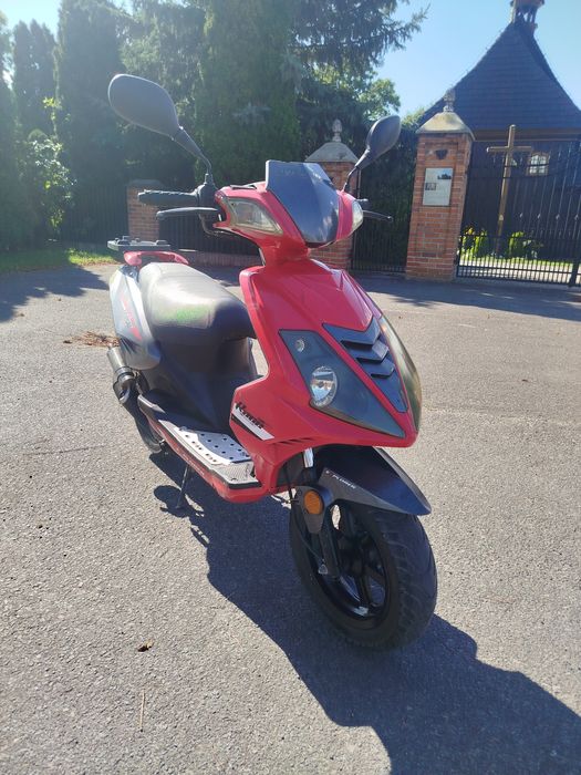 Skuter 2t 50 CC w pełni sprawny.