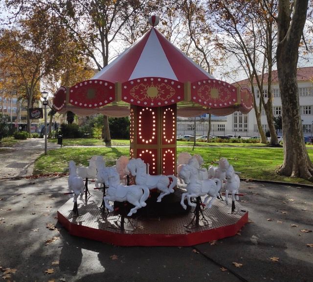 Carrosseis divertimentos de feira