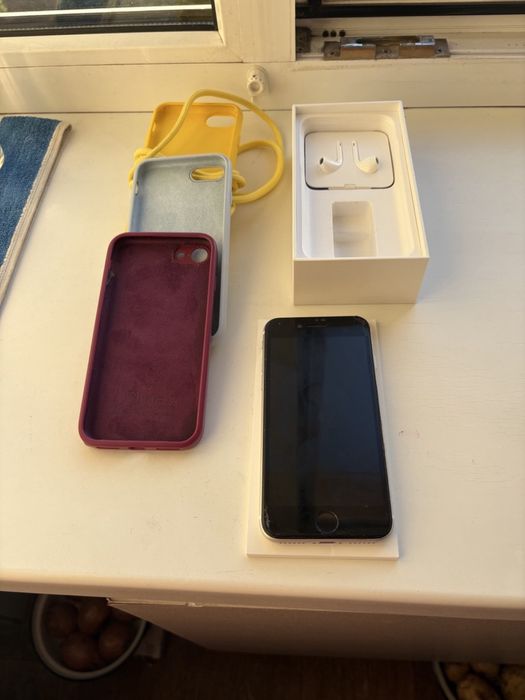 Телефон iPhone SE