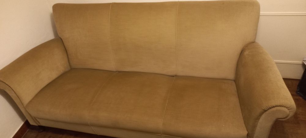 Sofá de três lugares