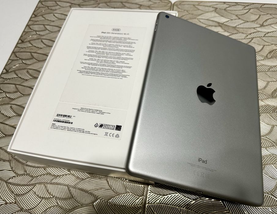 iPad 9th, srebrny, stan idealny. Duży zestaw. Apple. Mało używany.