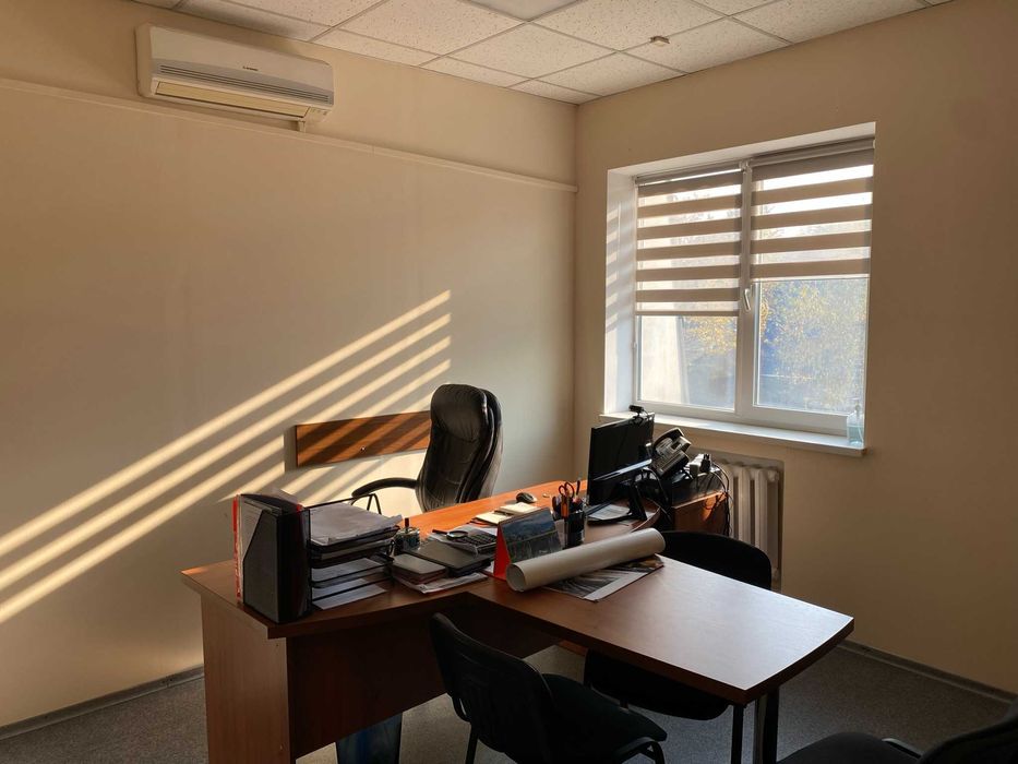 ОРЕНДА фасадного нежитлового приміщення вільного призначення до 100м.