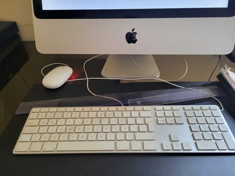 Apple iMac Desktop Computer64584392840193121