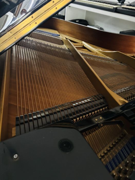 Piano K. Kawai preto