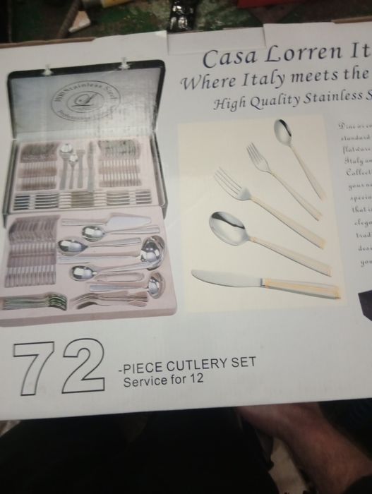 Продам столовий набір новий.