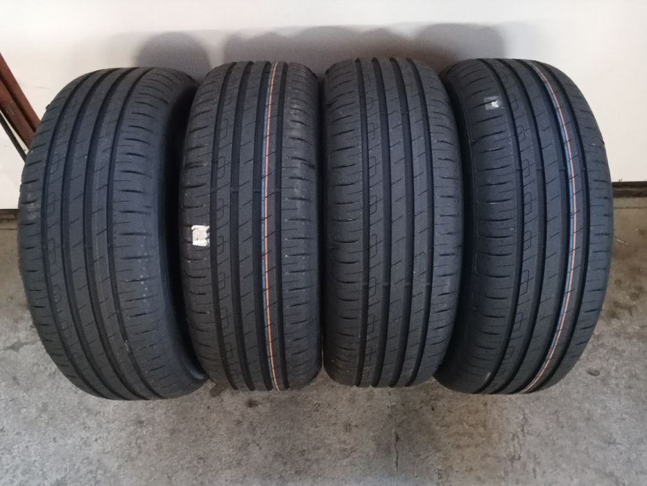 Sprzedam 4 opony 215/55/17 nowe